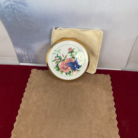 Vintage New Old Stock Stratton Compact Blue Butterfly with Pink Roses - Picture 2 of 6